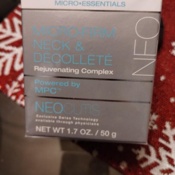 NeocNeocutis MIutis MICRO•FIRM Neck & Décolleté Reguvinating Complex NIB/SEALED